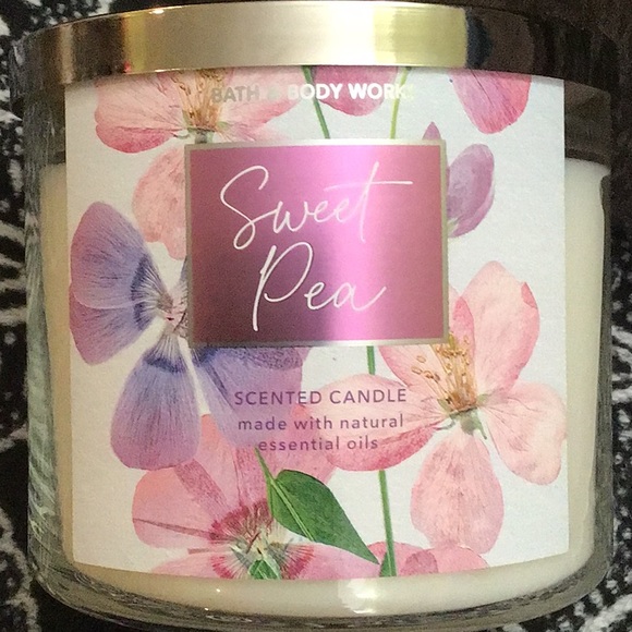 Bath & Body Works Other - Bath and body works sweet pea candle